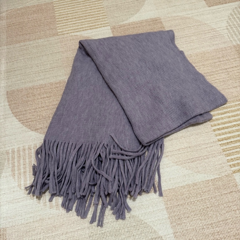 Steve Madden Lavender Purple Soft Cozy Oversized Fringe Scarf EUC